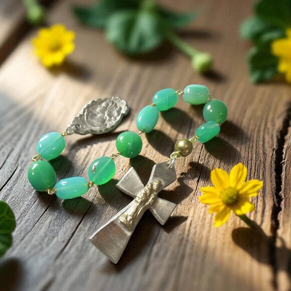 Madonna and Child Pocket Rosary, Chrysoprase and Bronze - Picture 6 of 6